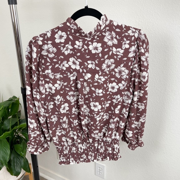 Monteau | Flower Blouse | Crop Top | Deep V Neck-line - Picture 4 of 7